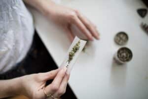 3. Fill the rolling paper